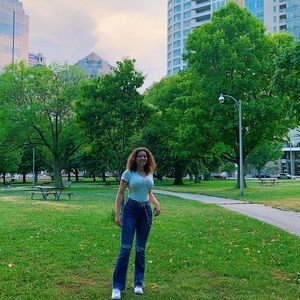 Meet your Posher, Adena